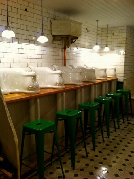 Кофйня в туалете Бывший общественный туалет теперь кафе